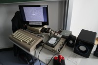 C64 mit selbstgebauten Erweiterungen - 160 GB Festplatte und CD-Brenner im Gehäuse eines 1541 Floppy-Laufwerkes von Commodore
