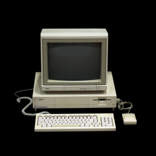 Geschützt: Schätze wie ein Amiga 1000 eignen sich ebenfalls, aber nicht nur, als Museumsstücke, wie hier im Musée Bolo der EPFL in Lausanne. Rama, Amiga A1000 IMG 4275, CC BY-SA 2.0