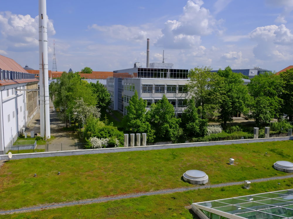 Ausblick über das sonnebeschienene Leipzig