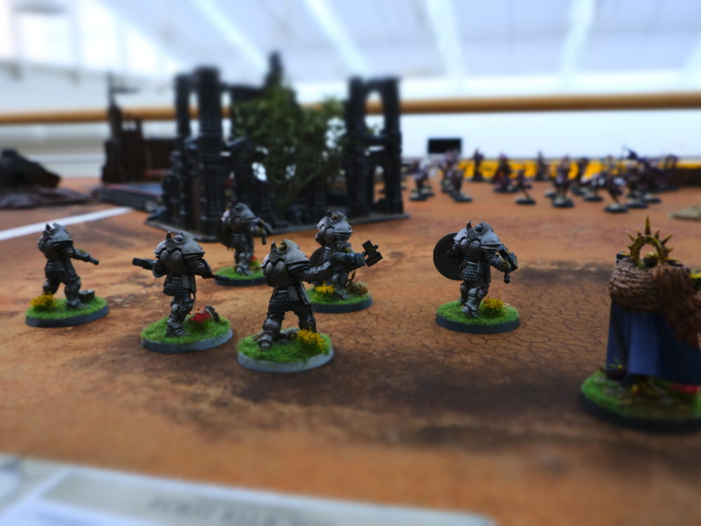 Einheiten auf einem Warhammer 40k Tabletopspiel